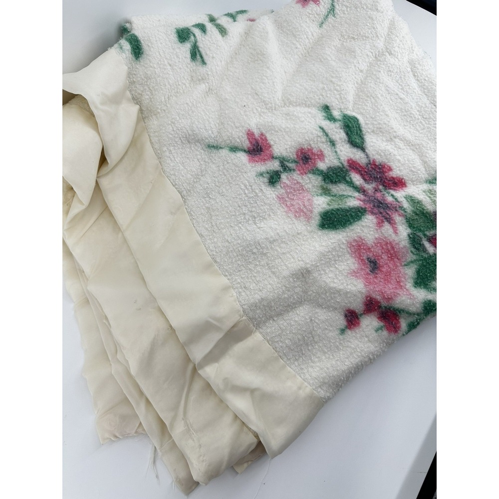 Vintage 70s Pink Rose Twin Size Acrylic Blanket Satin Trim 64x70 Cottagecore - Picture 2 of 8
